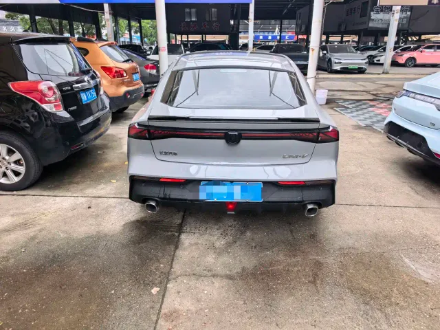 Changan Changan UNI-V 2022 1.5T Premium Model — Фото автомобиля 11