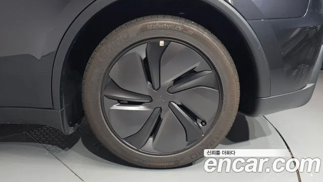 Tesla Model Y — Фото автомобиля 6