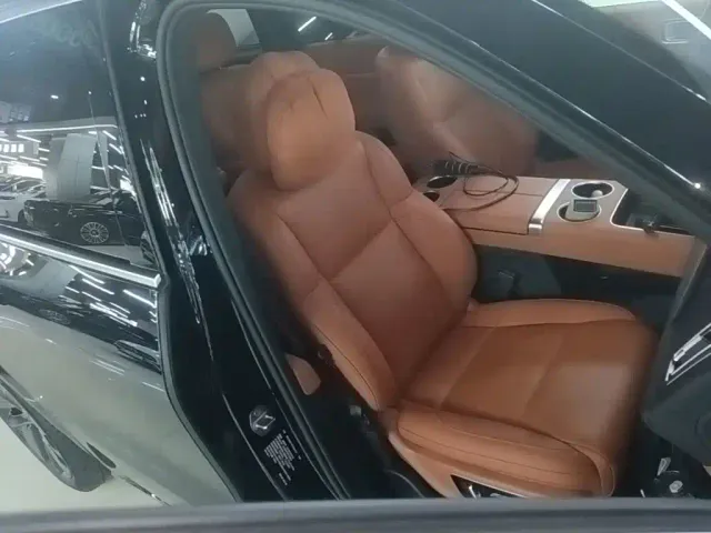 Li Auto L9 — Фото автомобиля 24