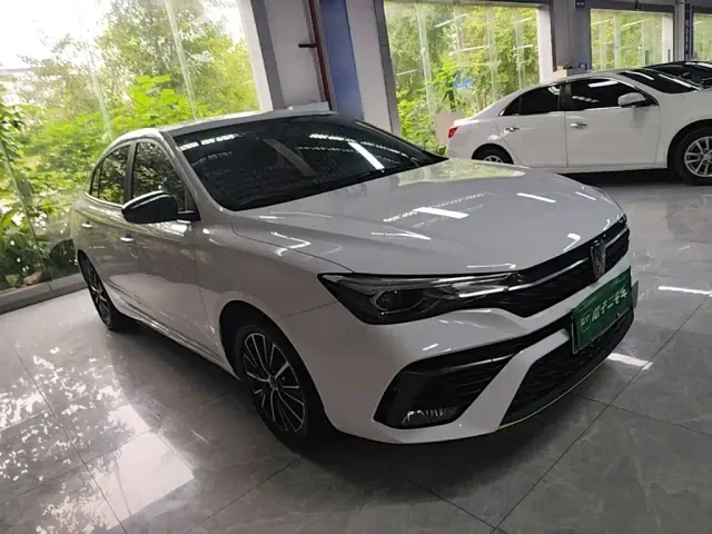 Roewe i5 — Фото автомобиля 3