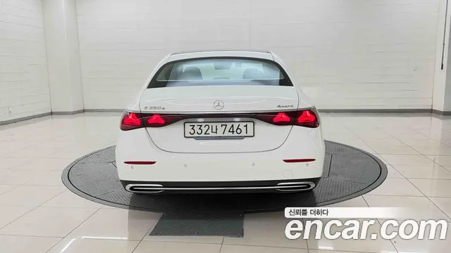 Mercedes-Benz E-Class — Фото автомобиля 5