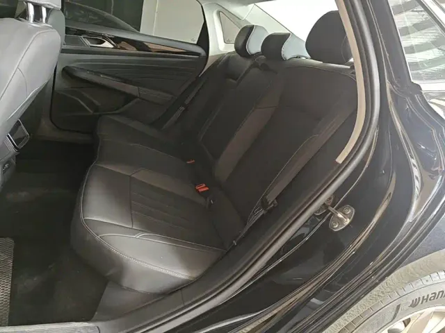 Volkswagen Passat — Фото автомобиля 16