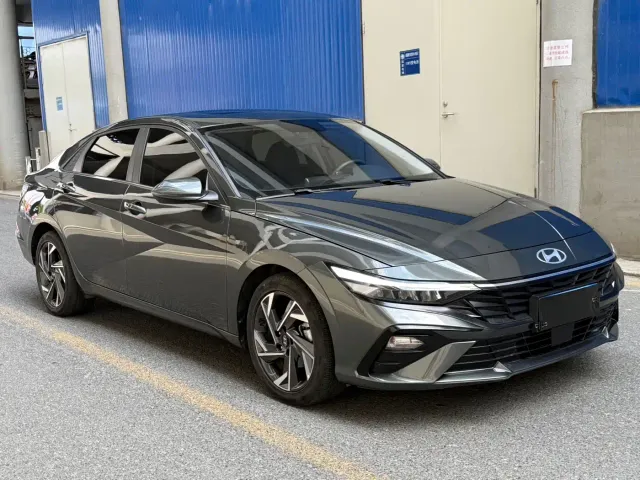 Hyundai Elantra — Фото автомобиля 3