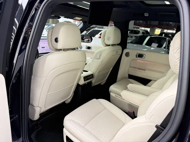 Li Auto L8 — Фото автомобиля 11