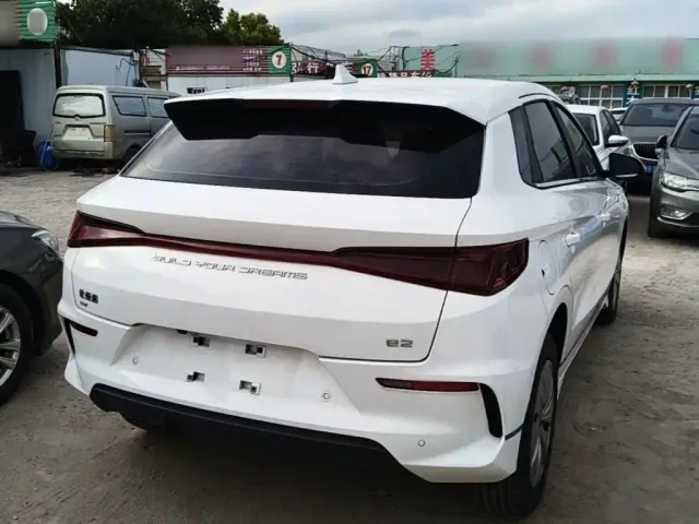 BYD e2 — Фото автомобиля 6