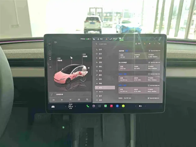 Tesla Model 3 — Фото автомобиля 15
