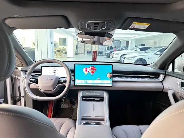 Roewe M7 DMH — Фото автомобиля 6