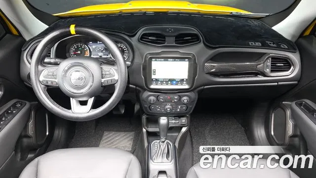 Jeep Renegade — Фото автомобиля 10