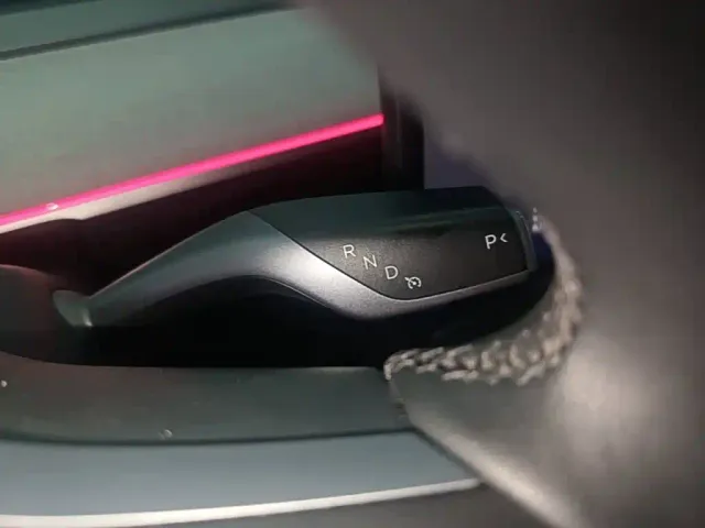 Tesla Model Y — Фото автомобиля 13