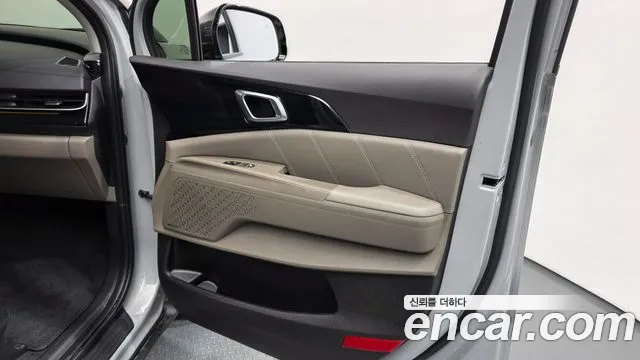 Kia Carnival Generation 4 — Фото автомобиля 13