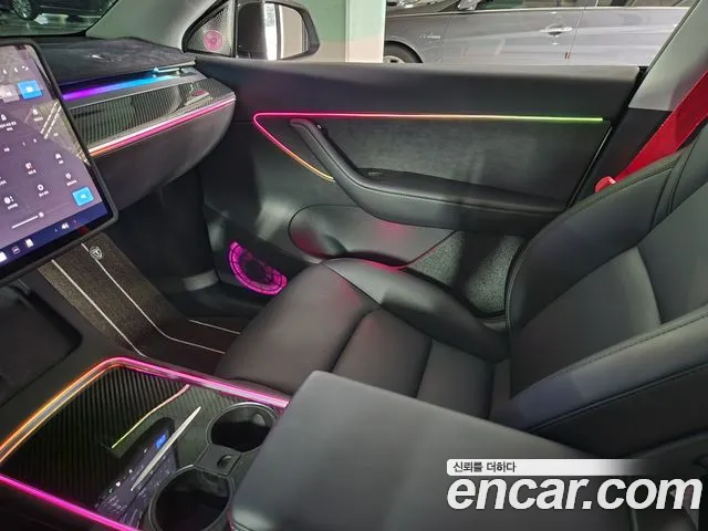 Tesla Model Y — Фото автомобиля 12