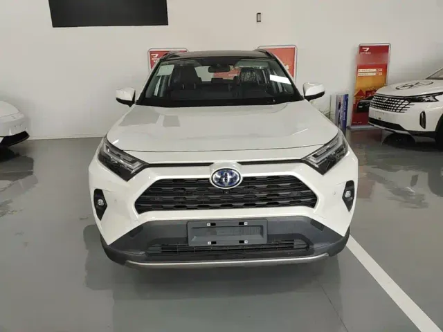 Toyota RAV4 — Фото автомобиля 2