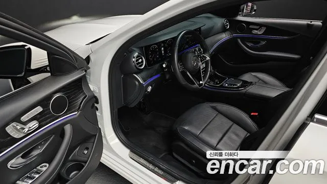 Mercedes-Benz E-Class — Фото автомобиля 11