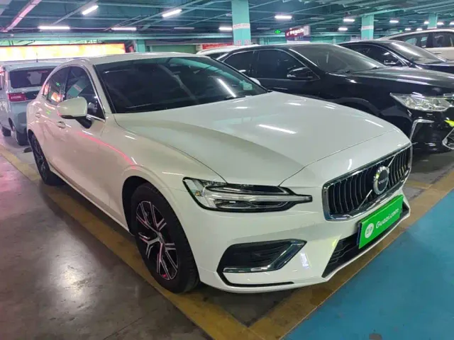 Volvo S60 — Фото автомобиля 3