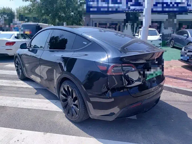 Tesla Model Y — Фото автомобиля 4