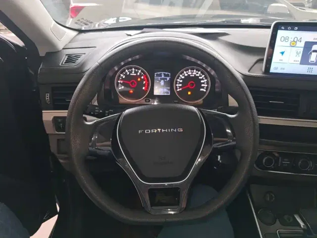 Forthing T5 — Фото автомобиля 10