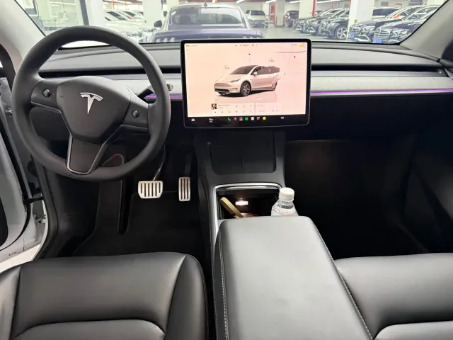 Tesla Model Y — Фото автомобиля 6