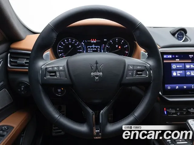 Maserati Ghibli — Фото автомобиля 13