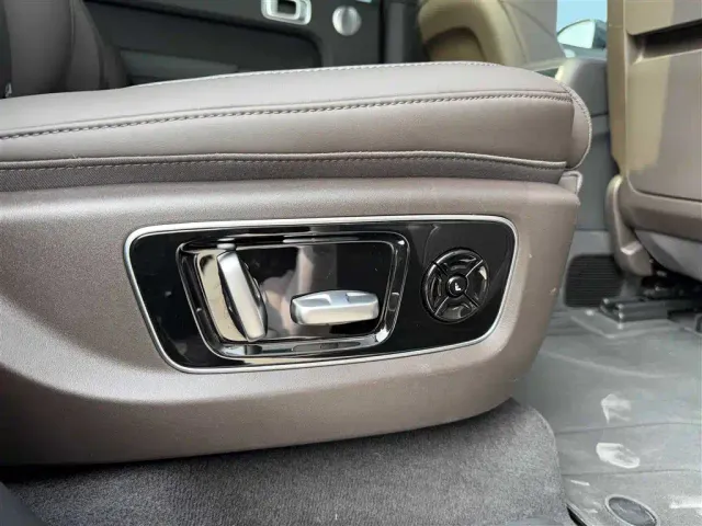 Li Auto L9 — Фото автомобиля 11