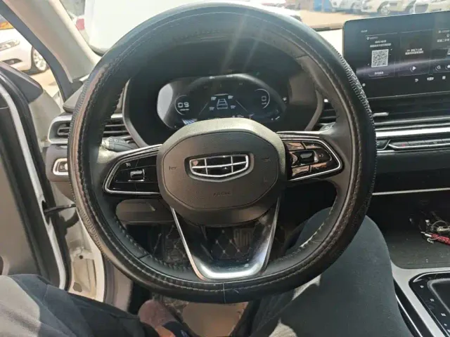 Geely Emgrand — Фото автомобиля 10