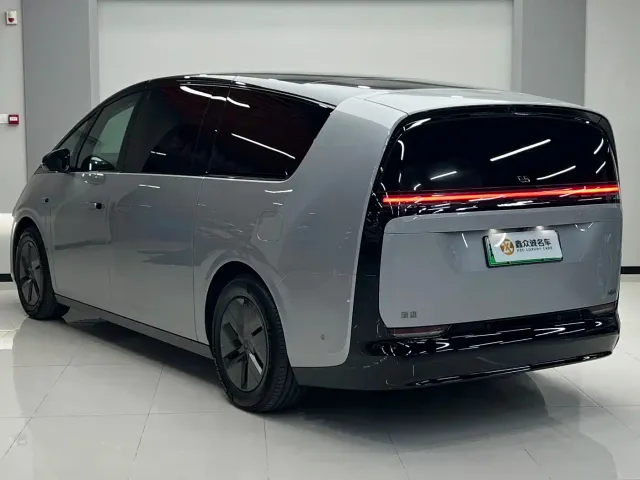 Li Auto MEGA — Фото автомобиля 19