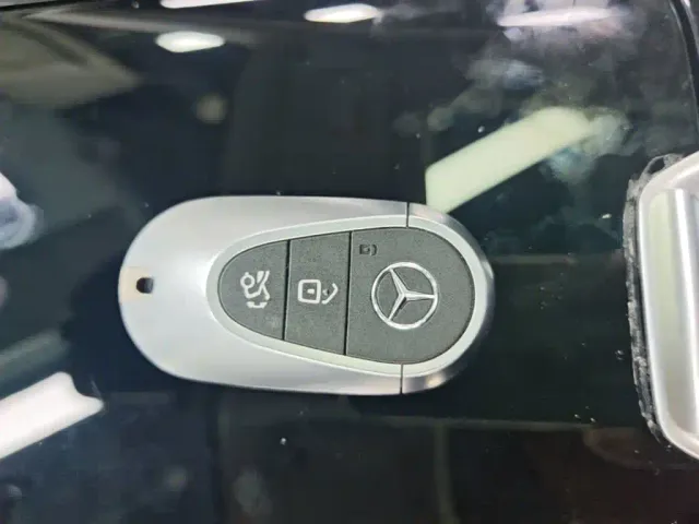 Mercedes-Benz EQE SUV — Фото автомобиля 8