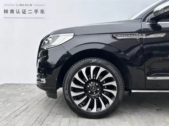 Lincoln Navigator — Фото автомобиля 15