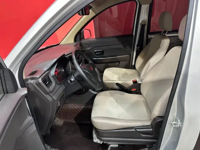 Wuling Hongguang V — Фото автомобиля 5
