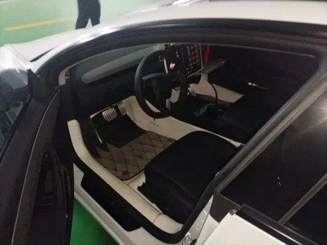 Tesla Model 3 — Фото автомобиля 12