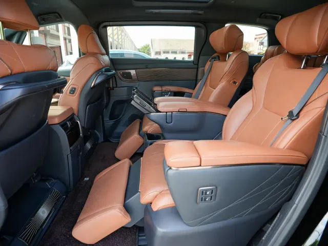 Toyota Alphard — Фото автомобиля 12