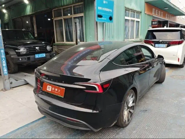Tesla Model 3 — Фото автомобиля 3