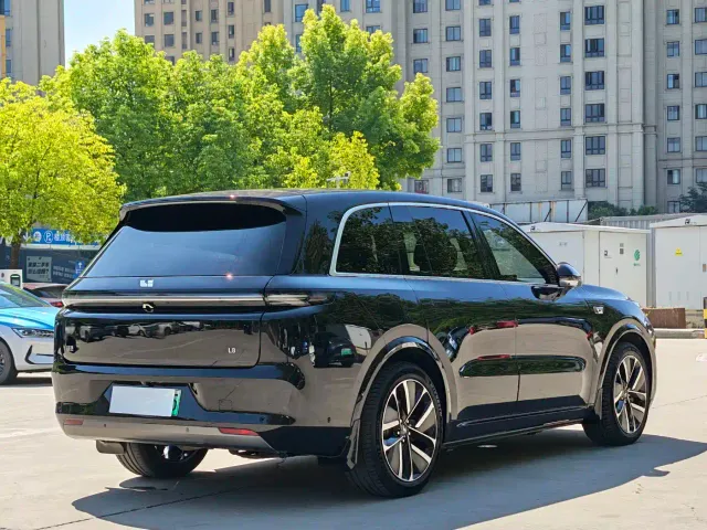 Li Auto L8 — Фото автомобиля 15