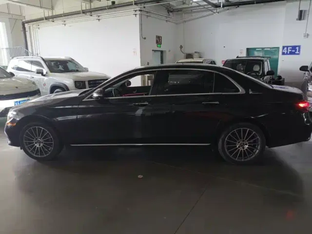 Mercedes-Benz E-Class — Фото автомобиля 4