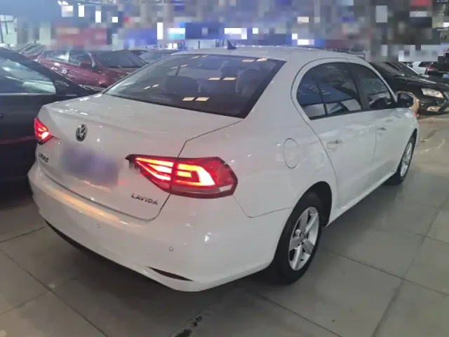 Volkswagen Lavida — Фото автомобиля 6