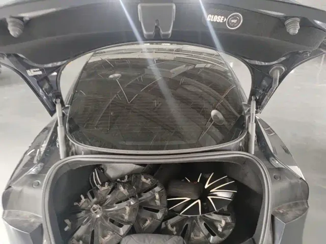 Tesla Model 3 — Фото автомобиля 18