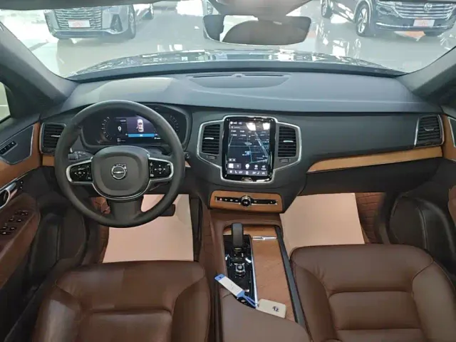 Volvo XC90 — Фото автомобиля 9