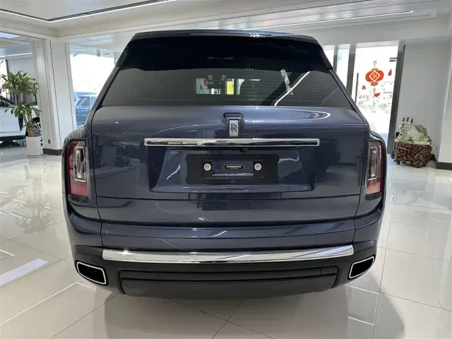 Rolls-Royce Cullinan — Фото автомобиля 21