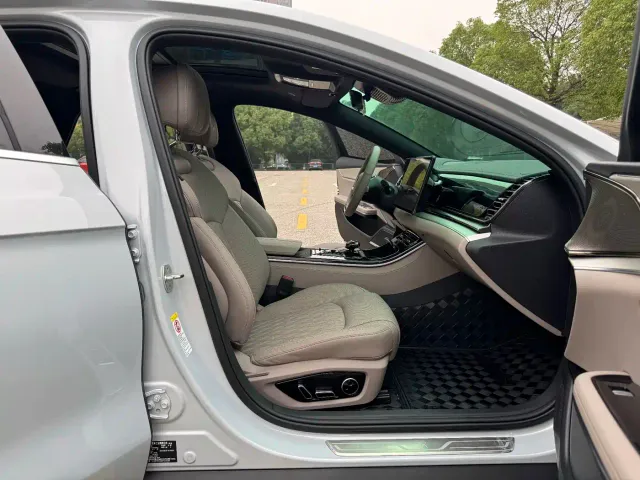 BYD Han 2025 DM-i Smart Drive Edition 125KM Elite — Фото автомобиля 16
