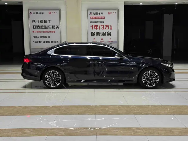 BMW 5 Series — Фото автомобиля 5