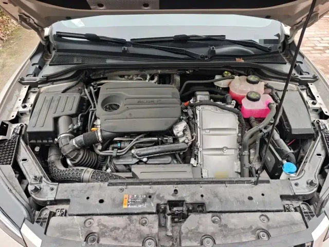 Roewe M7 DMH — Фото автомобиля 10