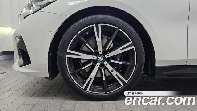 BMW 5-Series 5 серия (G60) 530i xDrive M Sport — Фото автомобиля 4
