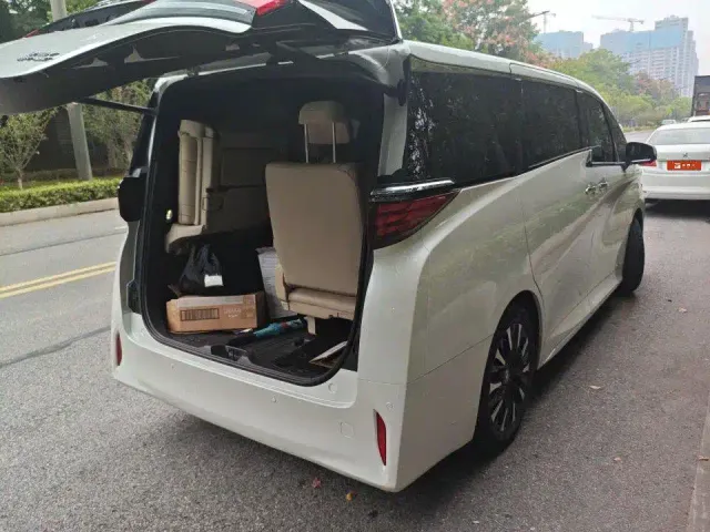 Toyota Alphard — Фото автомобиля 2