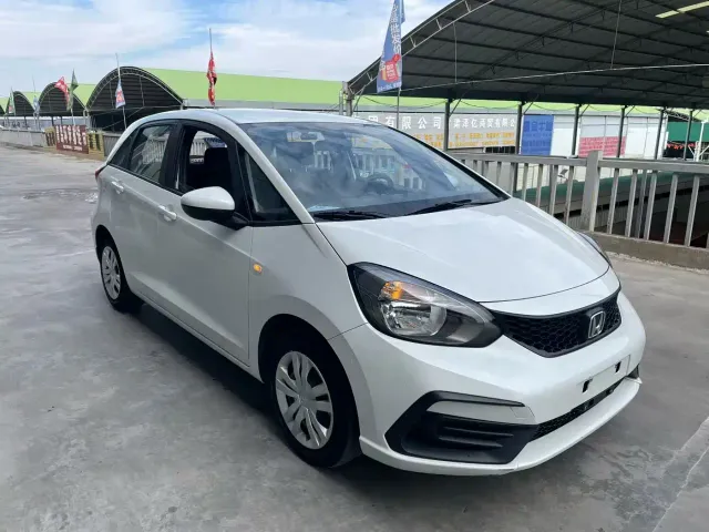 Honda Fit — Фото автомобиля 3