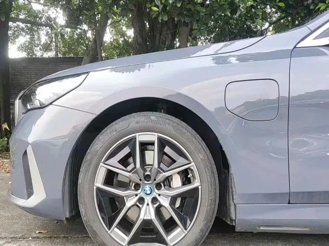 BMW i5 — Фото автомобиля 5