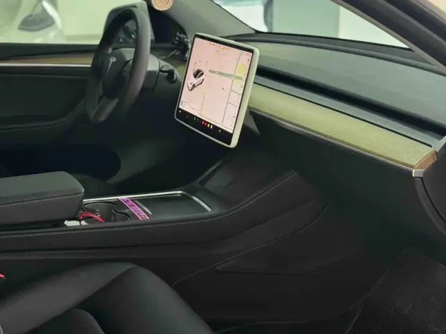 Tesla Model Y — Фото автомобиля 6