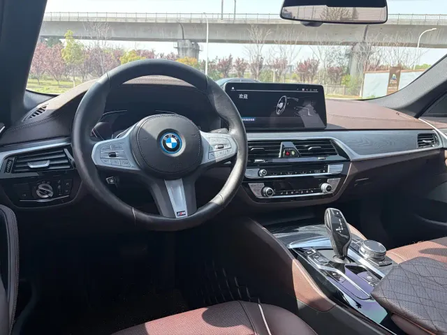BMW 5 Series — Фото автомобиля 14