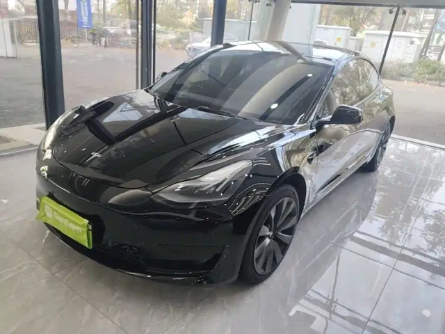 Фотография автомобиля — Tesla Model 3