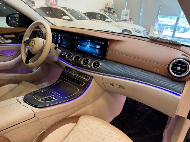 Mercedes-Benz E-Class — Фото автомобиля 17