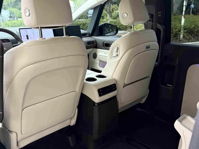 Li Auto MEGA — Фото автомобиля 19