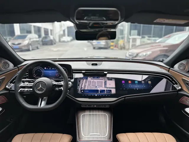 Mercedes-Benz E-Class — Фото автомобиля 5